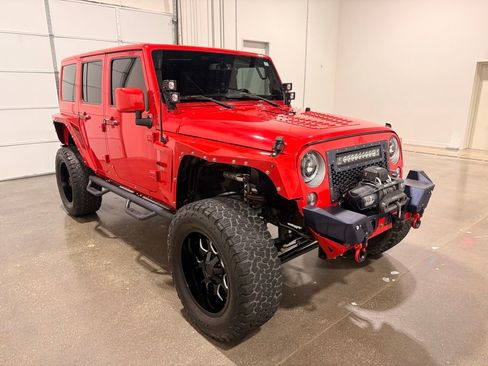 Used 2016 Jeep Wrangler Unlimited Sahara w/ Connectivity Group image 3