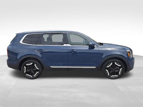 Used 2023 Kia Telluride EX w/ EX Captain's Chair Package FWD image 14