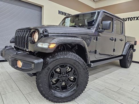 Used 2021 Jeep Gladiator Sport image 1