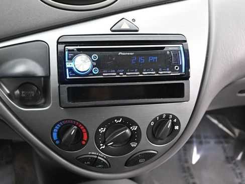 Used 2003 Ford Focus ZX5 image 14