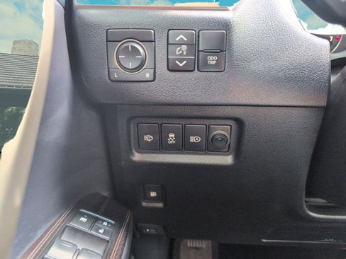 Used 2020 Lexus GX 460 Premium w/ Premium Package image 20