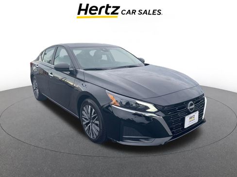 Used 2025 Nissan Altima 2.5 SV image 1