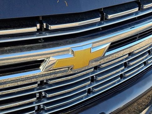 Used 2024 Chevrolet Suburban Premier AWD/4WD image 10