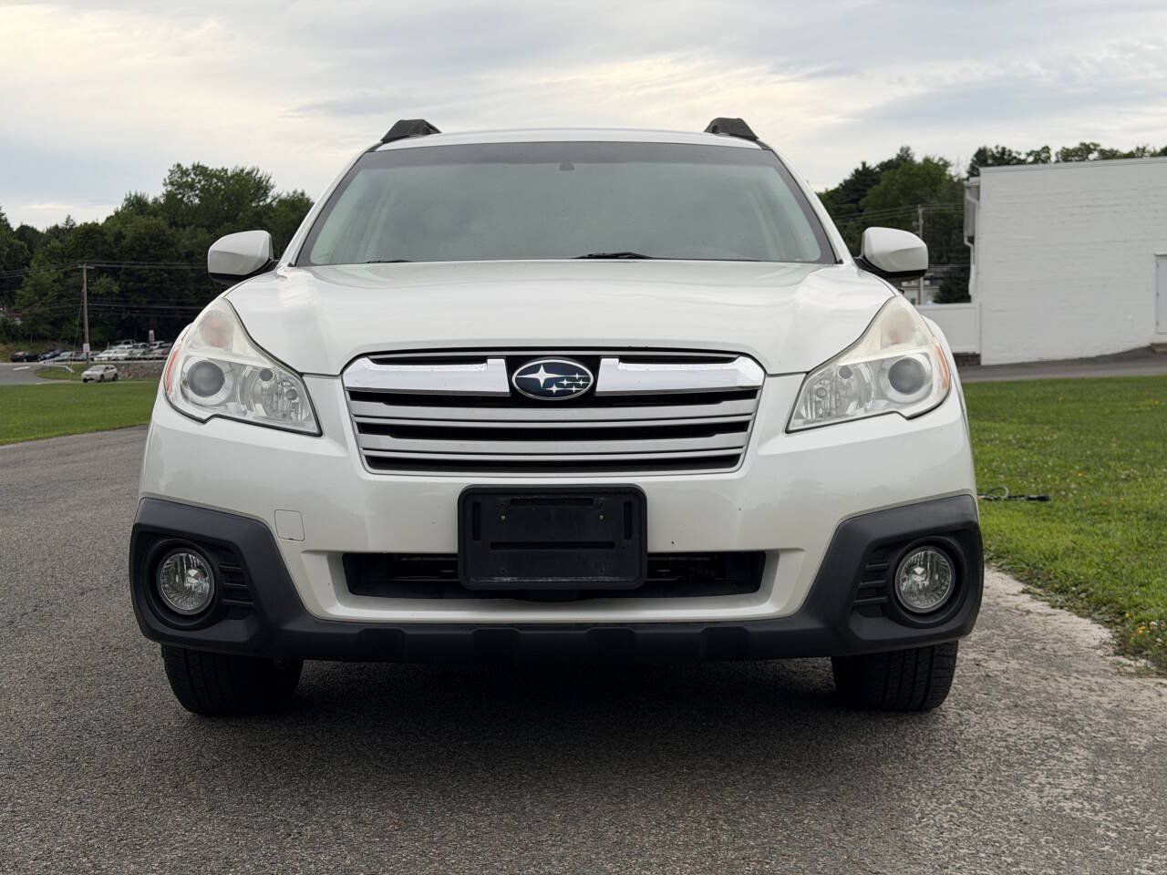Used 2014 Subaru Outback 2.5i Premium AWD/4WD image 2