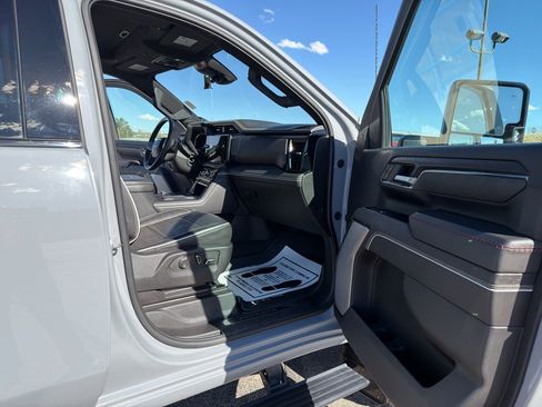Used 2024 GMC Sierra 2500 AT4X AWD/4WD image 29