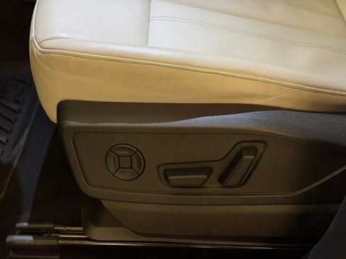 Used 2025 Audi Q5 Premium Plus w/ Premium Plus image 14