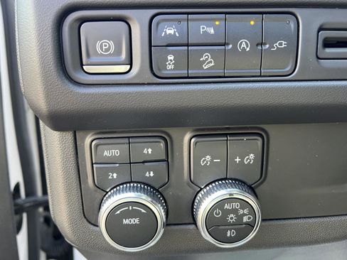 Used 2022 GMC Yukon AT4 image 20