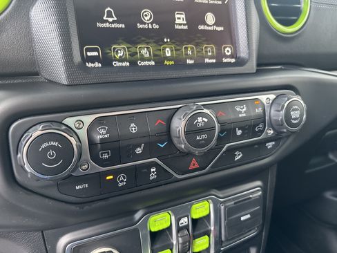 Used 2018 Jeep Wrangler Unlimited Sahara AWD/4WD image 21