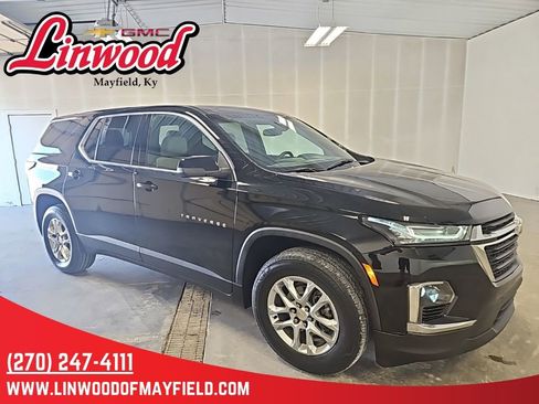 Used 2023 Chevrolet Traverse LS FWD image 1
