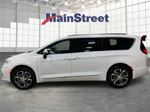 New 2026 Chrysler Pacifica Pinnacle image 2