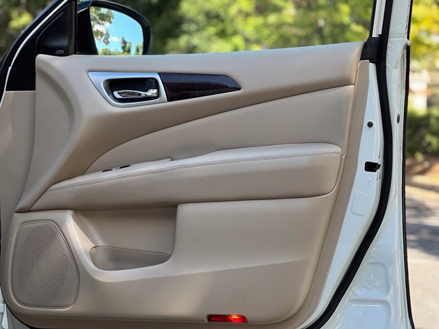 Used 2015 Nissan Pathfinder Platinum w/ Family Entertainment Package FWD image 21
