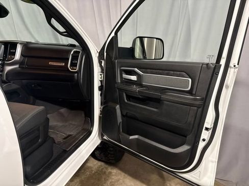 Used 2022 RAM 3500 Big Horn w/ Level C Equiment Group AWD/4WD image 39