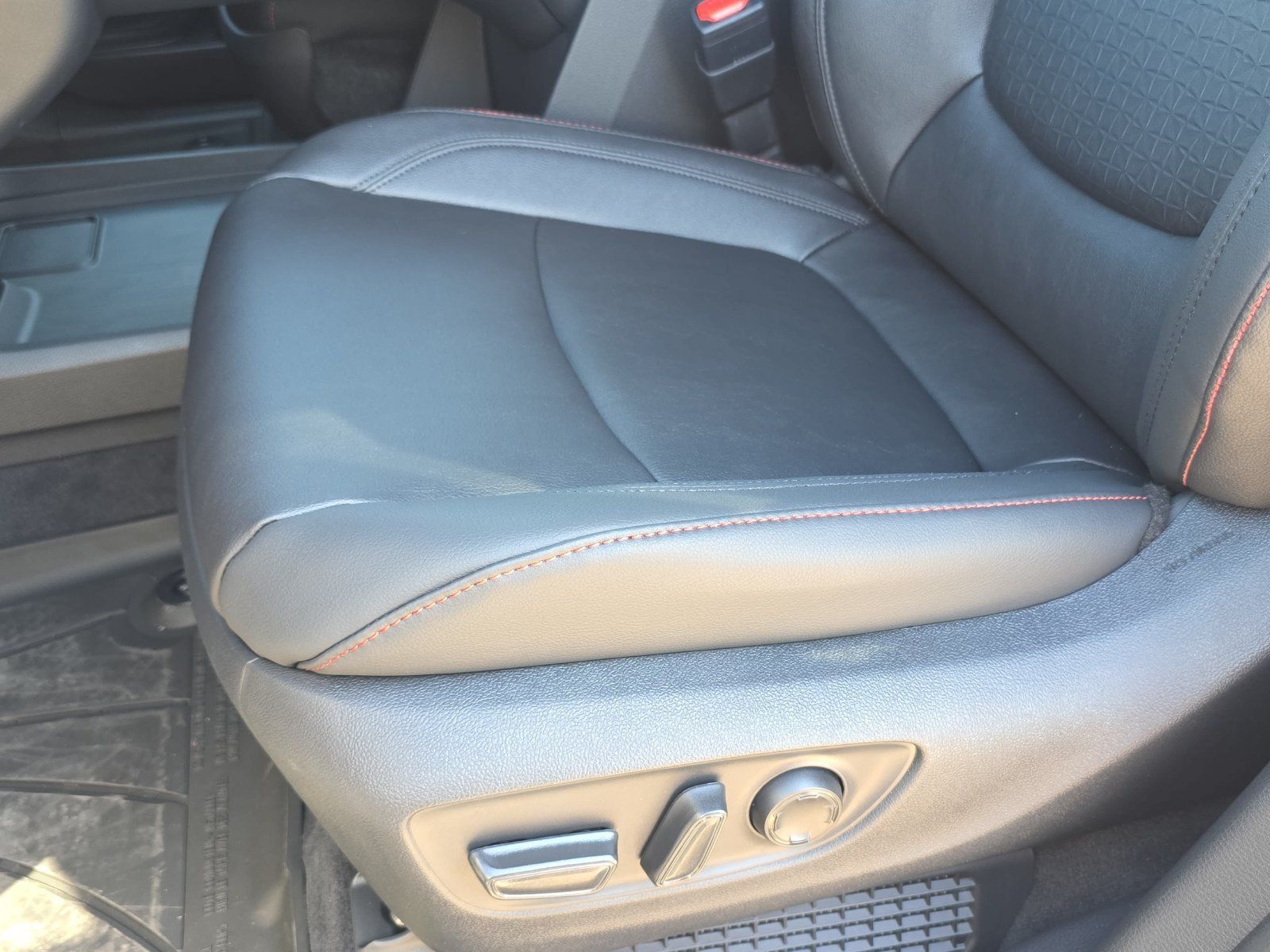 New 2026 Toyota Sienna XSE AWD/4WD image 25