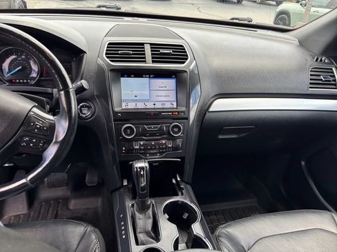 Used 2017 Ford Explorer XLT w/ Equipment Group 202A FWD image 20