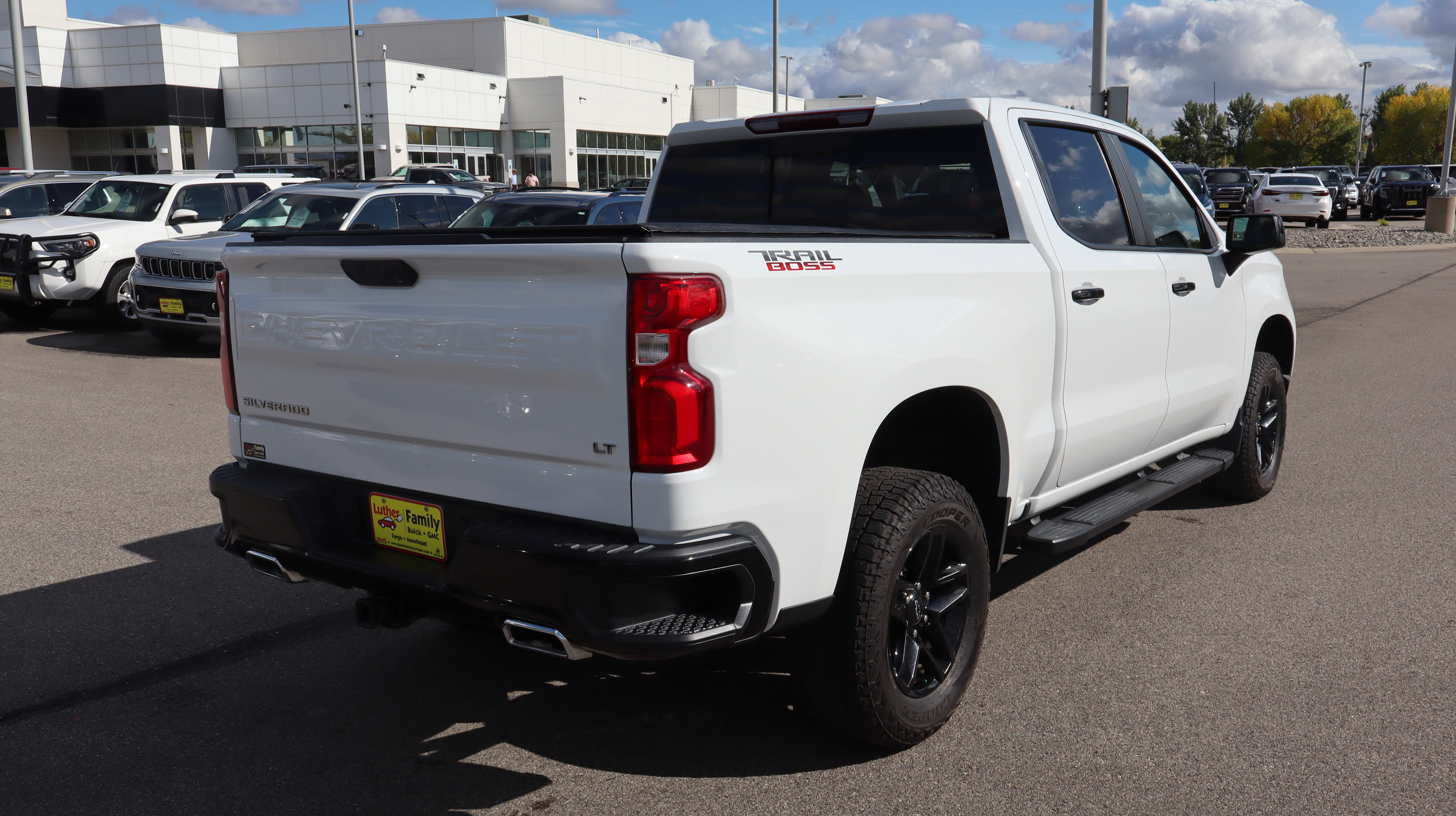 Used 2024 Chevrolet Silverado 1500 LT Trail Boss w/ Convenience Package II AWD/4WD image 7