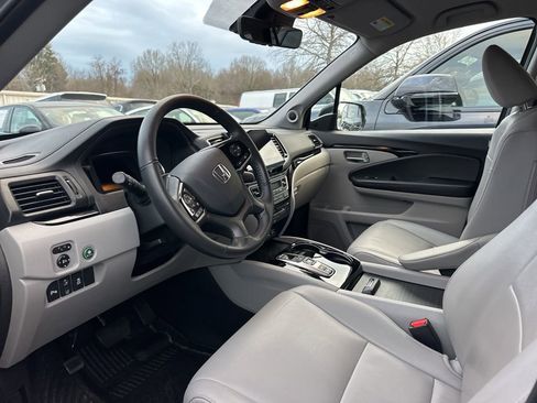 Used 2019 Honda Pilot Touring image 3