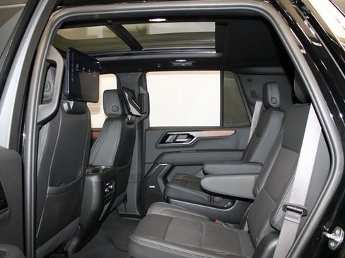 Used 2025 GMC Yukon Denali w/ Advanced Technology Package image 10