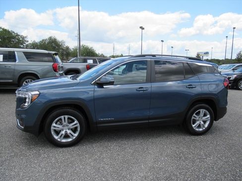 Used 2024 GMC Terrain SLE FWD image 4