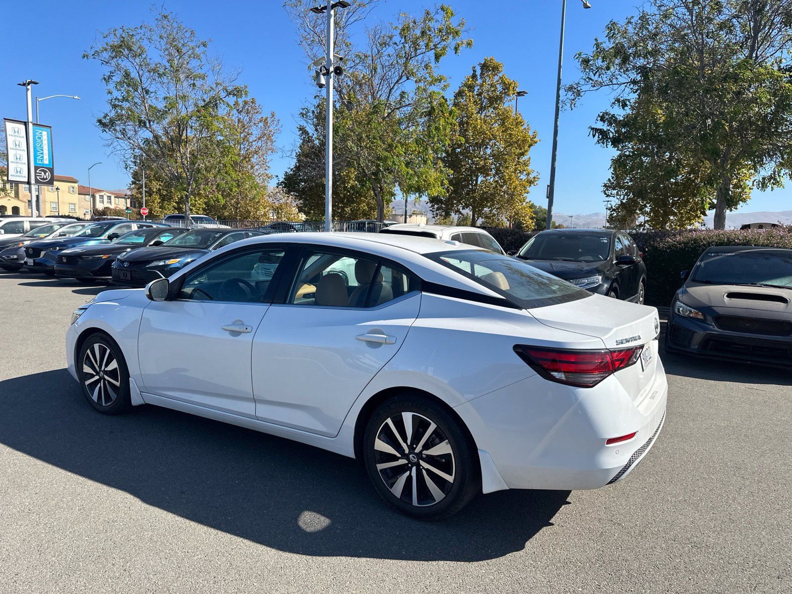 Used 2022 Nissan Sentra SV w/ SV Premium Package FWD image 4