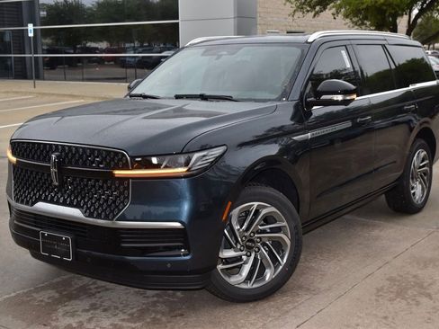 New 2026 Lincoln Navigator Reserve image 12