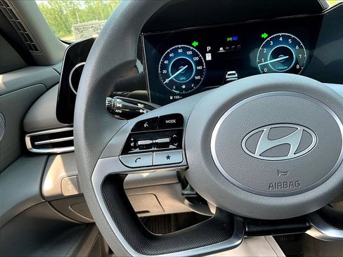 Certified 2024 Hyundai Elantra SEL FWD image 11
