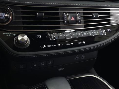 Used 2024 Lexus LS 500 AWD w/ Luxury Package image 31