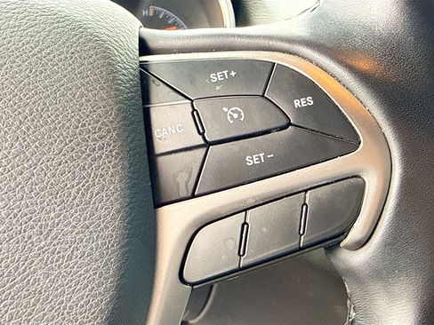 Used 2021 Jeep Grand Cherokee Laredo X RWD image 36
