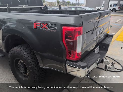 Used 2017 Ford F250 Lariat w/ Lariat Value Package AWD/4WD image 6
