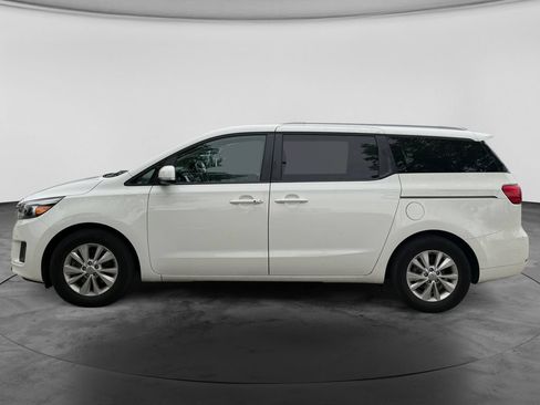 Used 2018 Kia Sedona LX w/ LX Essentials Premium Package FWD image 6