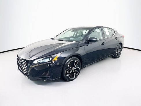Used 2024 Nissan Altima 2.5 SR image 3