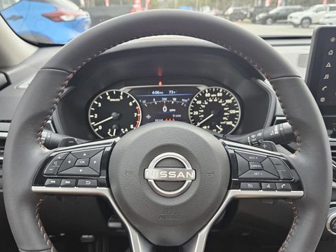 Used 2024 Nissan Altima 2.5 SR w/ SR Premium Package image 11