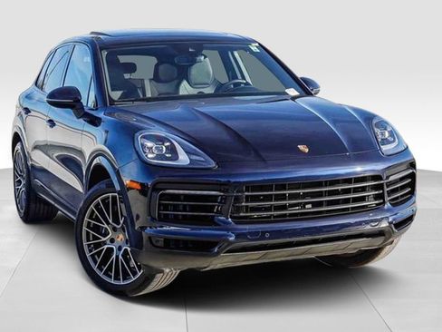 Used 2023 Porsche Cayenne Platinum Edition image 2