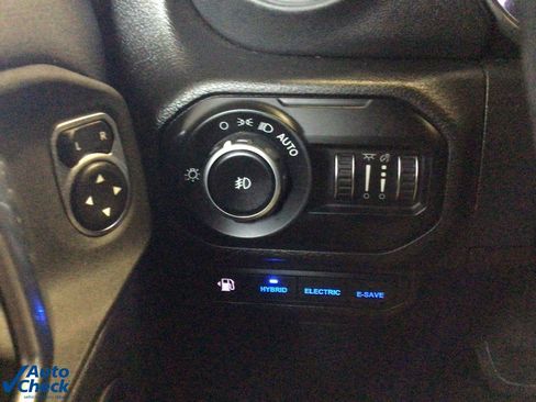 Used 2021 Jeep Wrangler Unlimited Sahara image 31