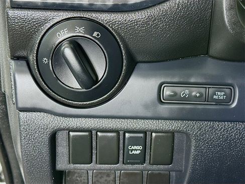 Used 2017 Nissan Titan S image 16