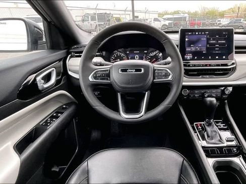 Used 2025 Jeep Compass Limited AWD/4WD image 5
