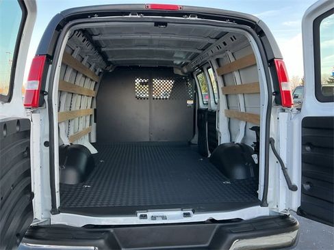 Used 2023 GMC Savana 2500 image 15