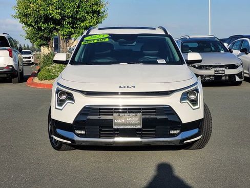 Used 2023 Kia Niro EX Touring FWD image 2