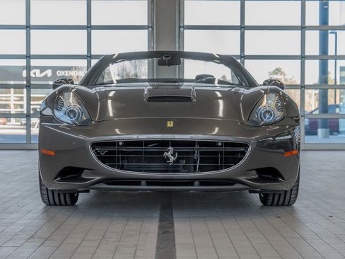 Used 2013 Ferrari California image 12
