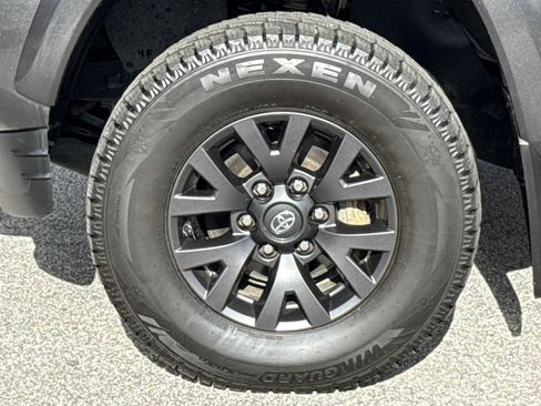 Used 2022 Toyota Tacoma SR5 image 9