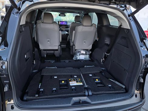 Certified 2026 Toyota Sienna XLE FWD image 25