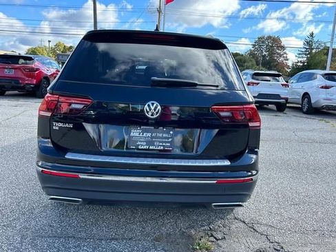 Used 2021 Volkswagen Tiguan SE w/ Panoramic Sunroof Package image 4