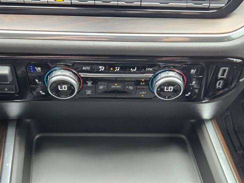 Used 2025 GMC Sierra 2500 SLT w/ Texas SLT Premium Package AWD/4WD image 16