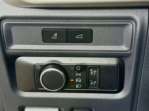 Used 2024 Ford Expedition XLT image 9