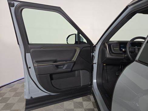 Used 2025 Rivian R1S Adventure Dual AWD/4WD image 16