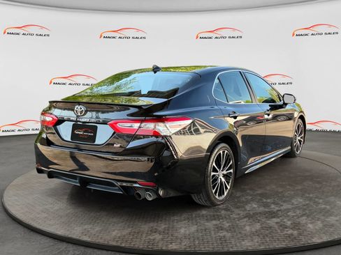 Used 2020 Toyota Camry SE FWD image 10