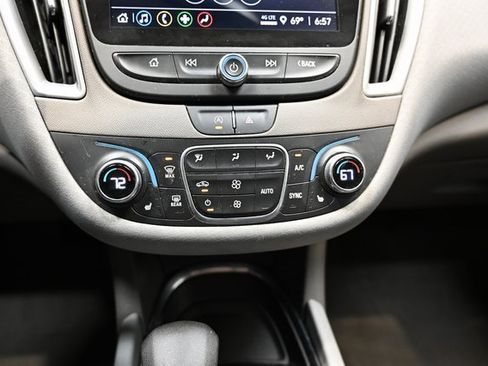 Used 2022 Chevrolet Malibu LT image 17