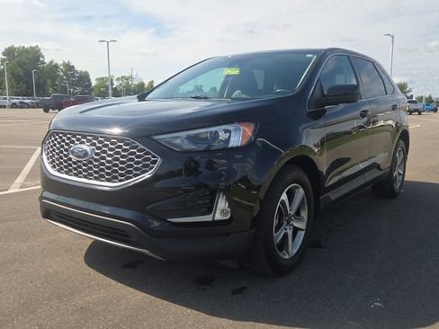 Certified 2024 Ford Edge SEL w/ Convenience Package AWD/4WD image 2