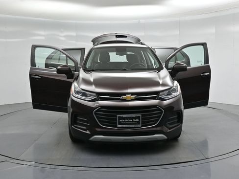 Used 2020 Chevrolet Trax LT w/ LT Convenience Package FWD image 26
