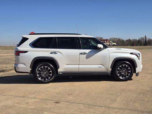 Used 2023 Toyota Sequoia Limited image 7