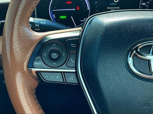 Used 2020 Toyota Avalon Limited image 10